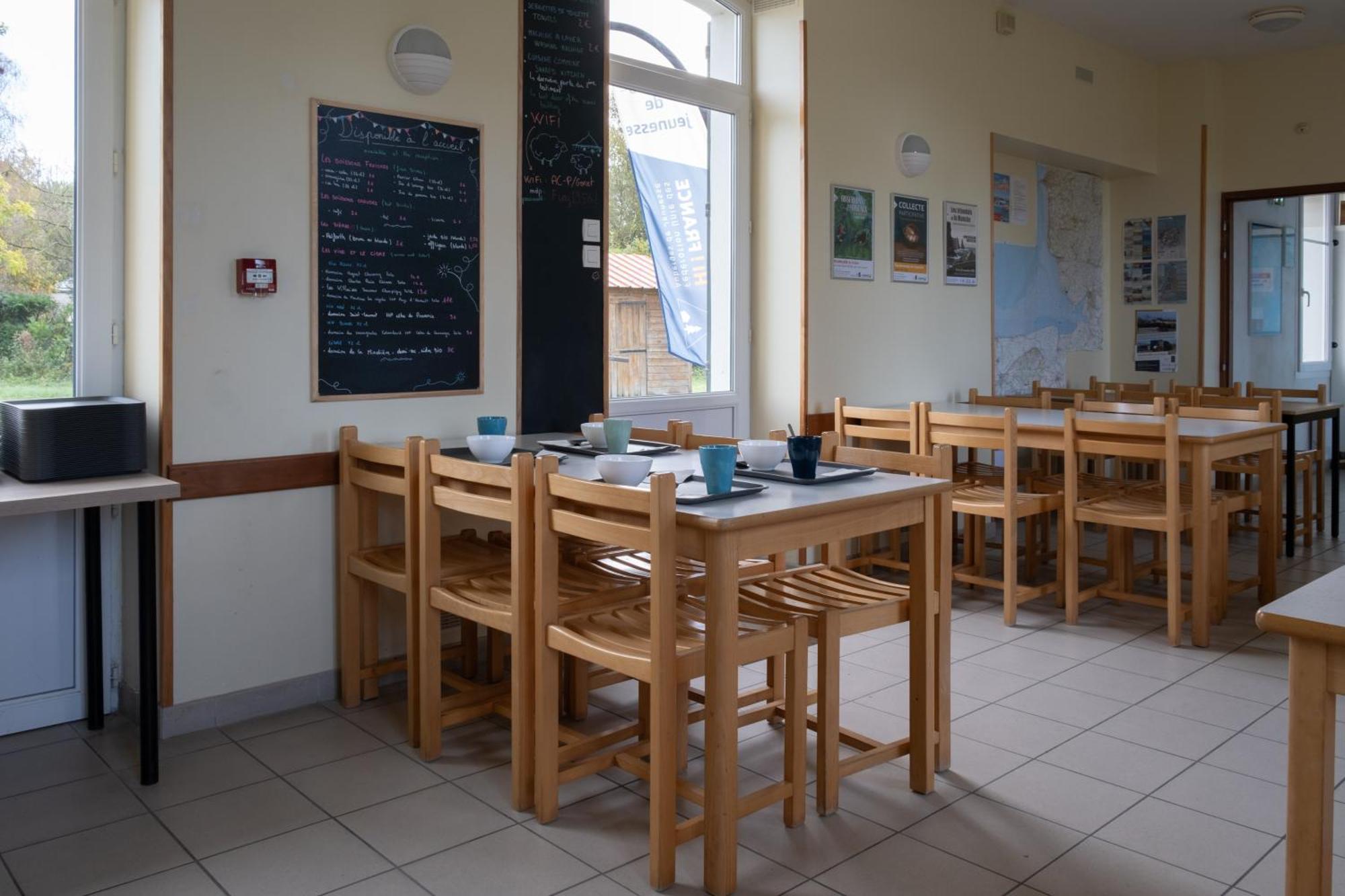Auberge De Jeunesse Hi Genets Luaran gambar