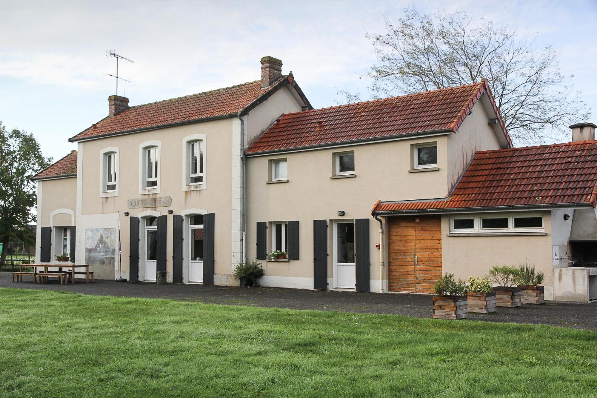 Auberge De Jeunesse Hi Genets Luaran gambar